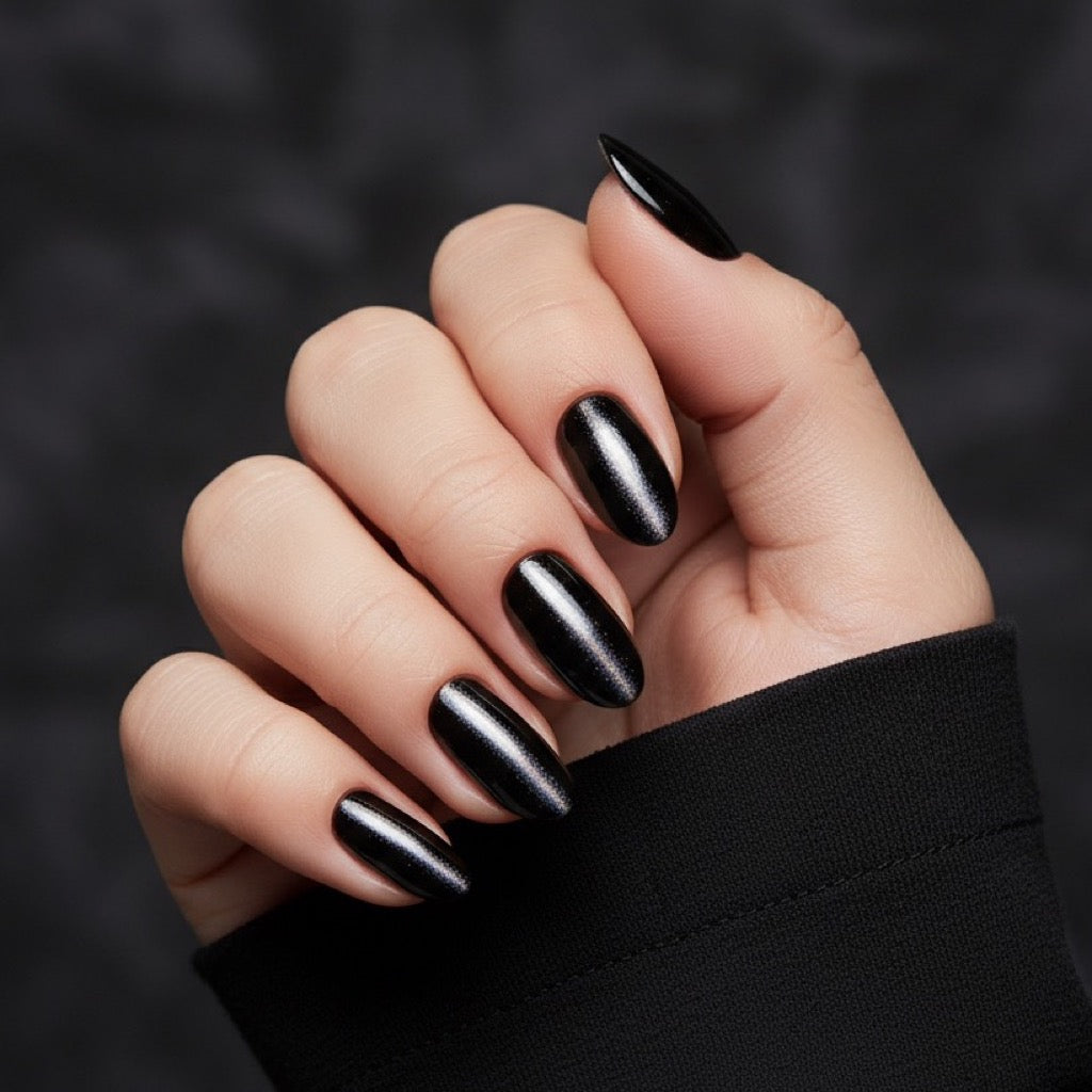 Black Cat Eye Press-On Nails NAILINK EVERYDAY press-on nails, worn fist view